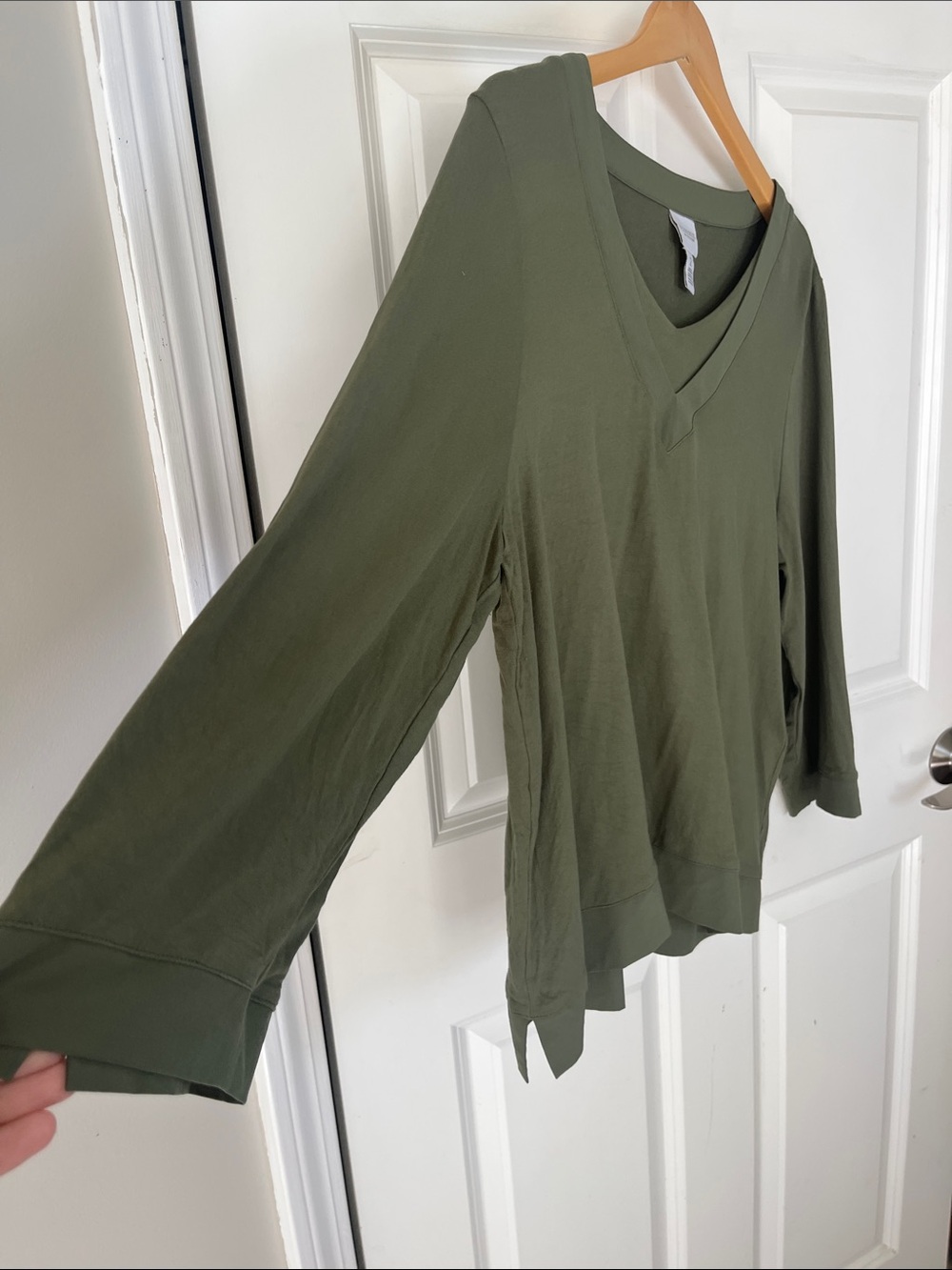 Chico’s Weekends v-neck loose fit long sleeve top, tee, Sz 2, Large,olive green - Picture 4 of 8